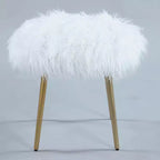 Pouf quadrato in finta pelliccia con gambe in metallo color oro rosa