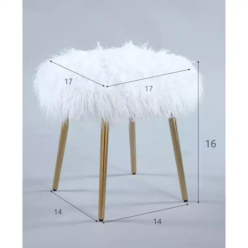 Pouf quadrato in finta pelliccia con gambe in metallo color oro rosa