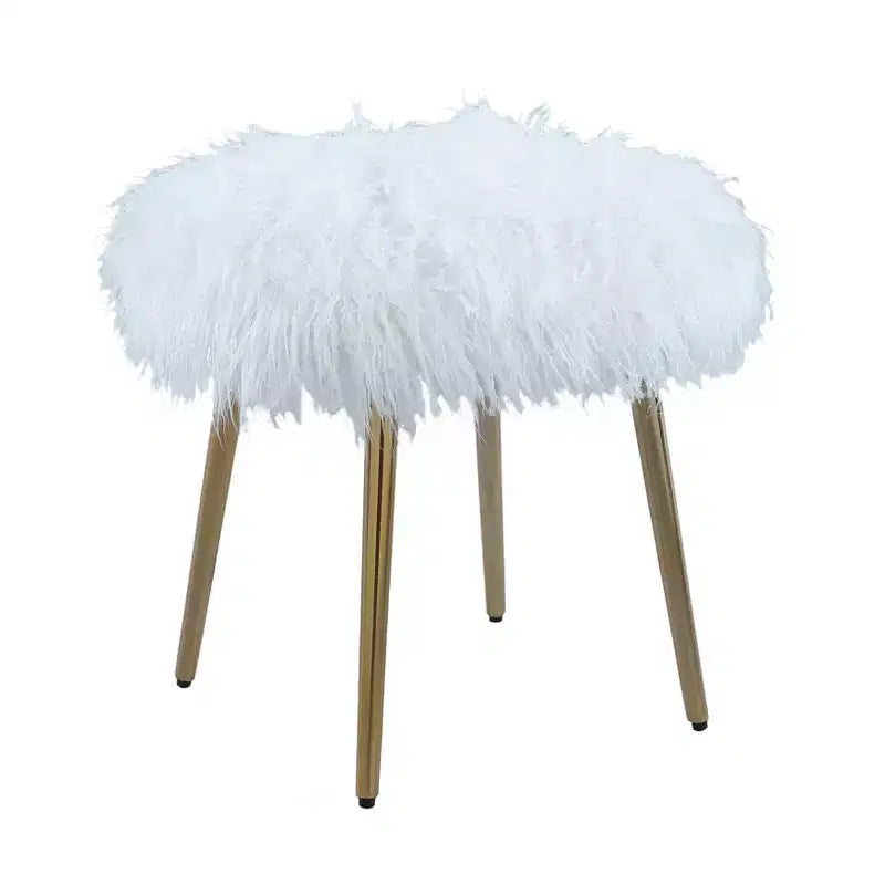 Pouf quadrato in finta pelliccia con gambe in metallo color oro rosa