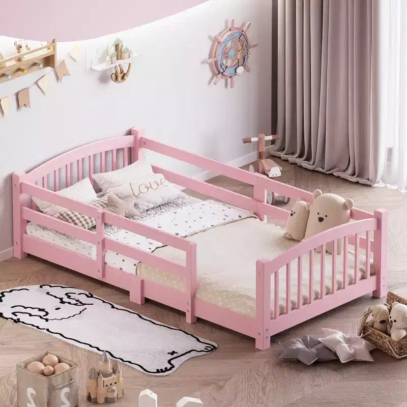 Letto a pavimento Montessori per bambini, una piazza, con doghe e sponde di protezione – Struttura letto in legno massiccio, rosa