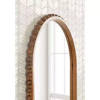 Specchio da parete ad arco con cornice in legno perlinato, Marrone rustico, 20x30