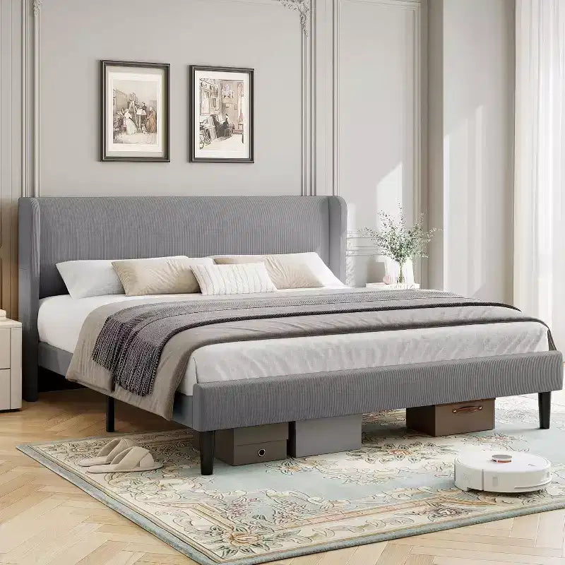 Struttura letto imbottita con testiera in lino e schienale alto