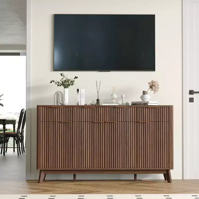 Madia/Buffet da fattoria da 60" con cassetti, ripiani regolabili e pannelli in legno scanalato