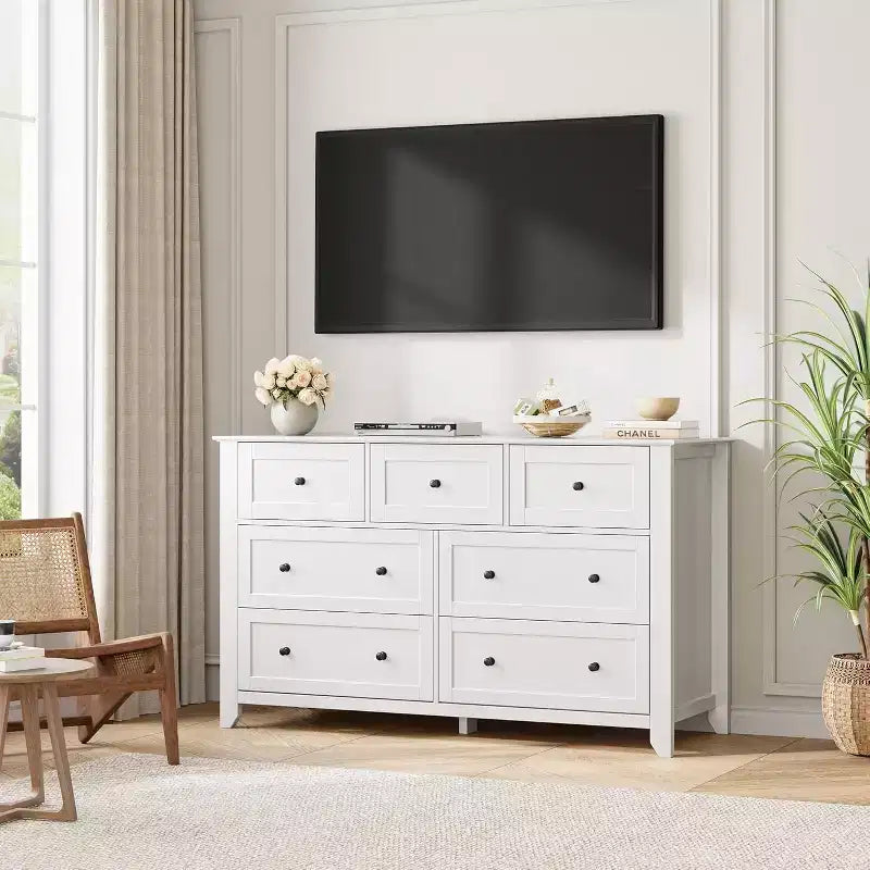 Comò a 7 cassetti da 54" con pomelli in metallo e gambe in legno